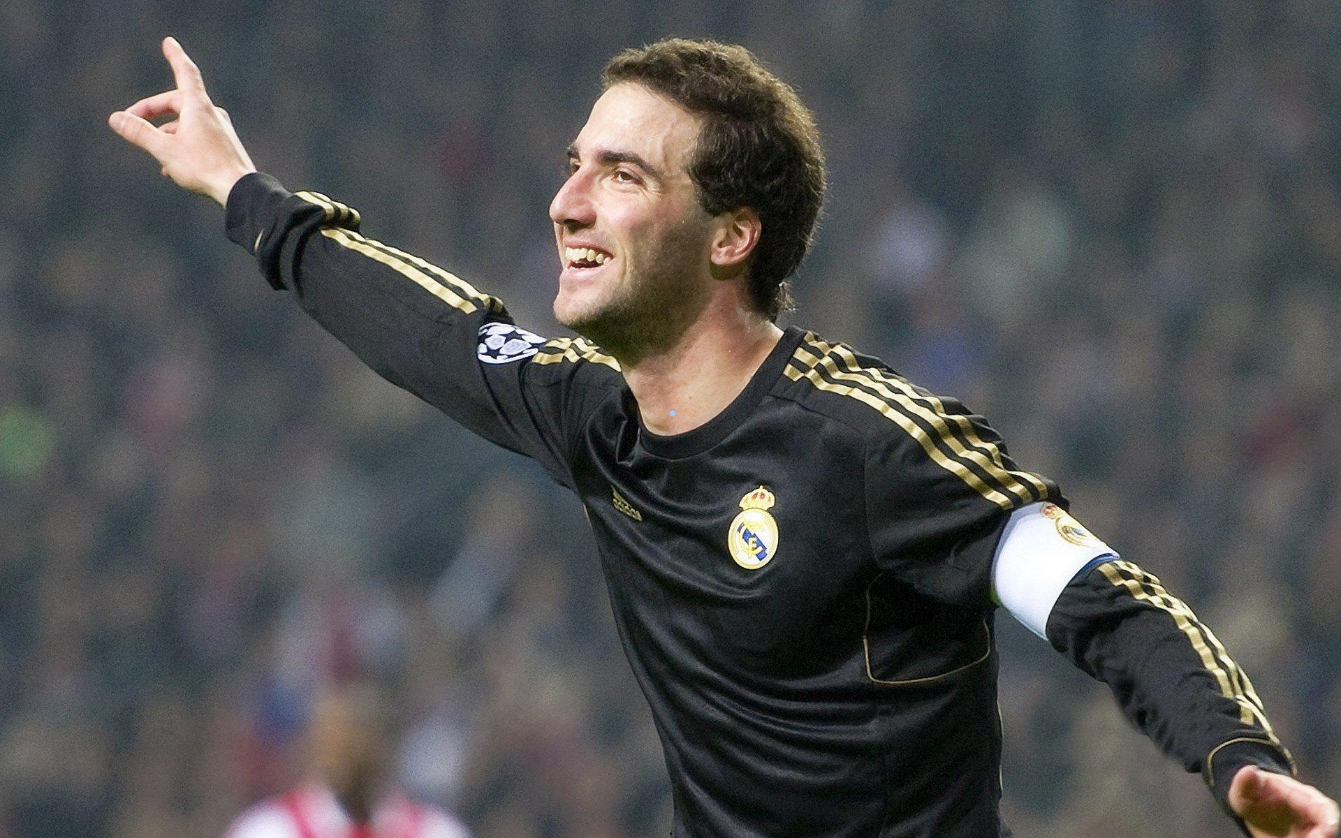 喜讯！北京国安后防线有救了？有望签下西甲豪门后卫，巴坎布队友